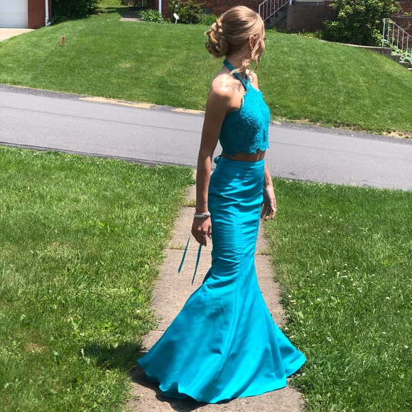 Prom dress - Picture 2 of 3